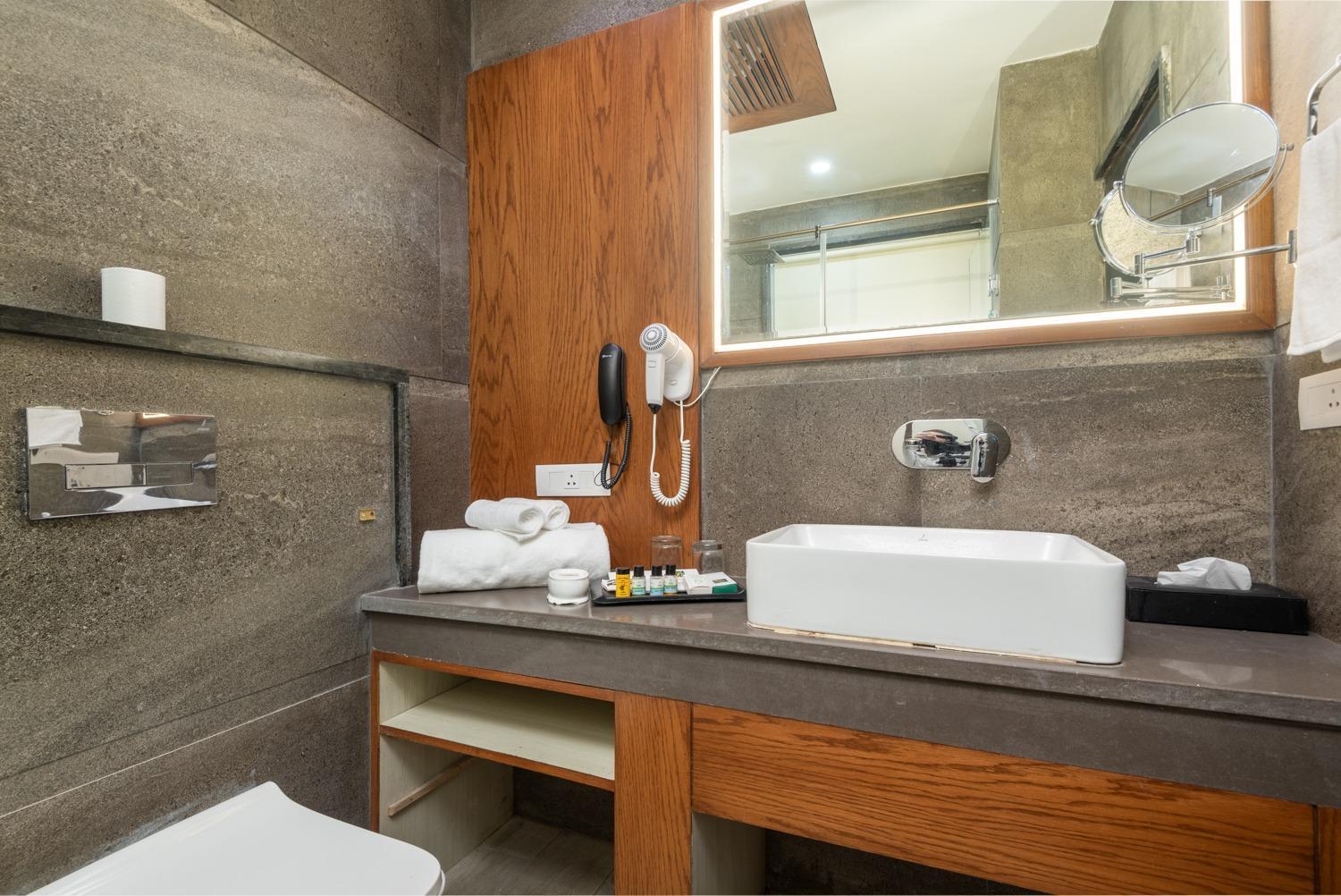 Quality Inn By Lawrence Hotels Dharamshala Esterno foto
