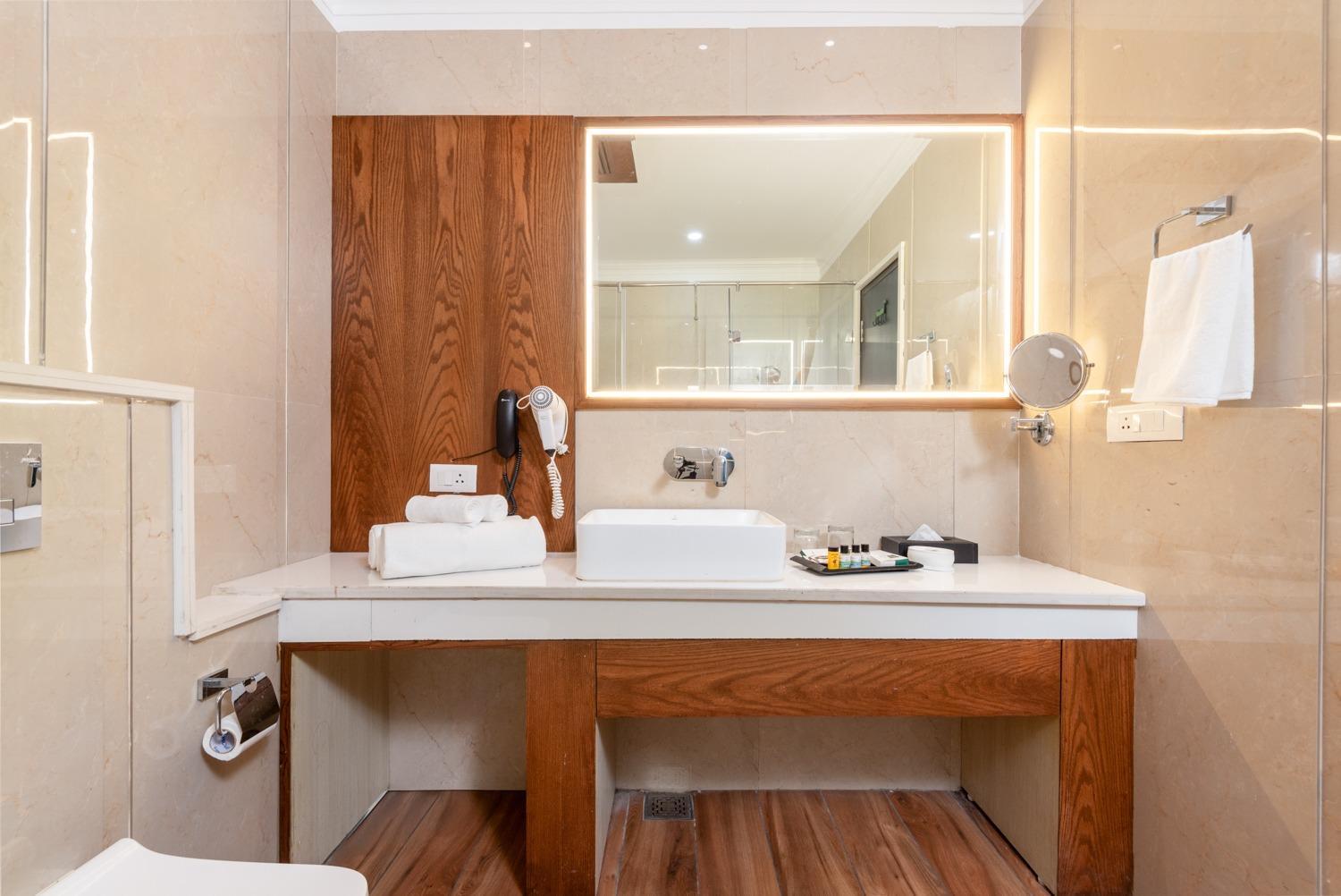 Quality Inn By Lawrence Hotels Dharamshala Esterno foto